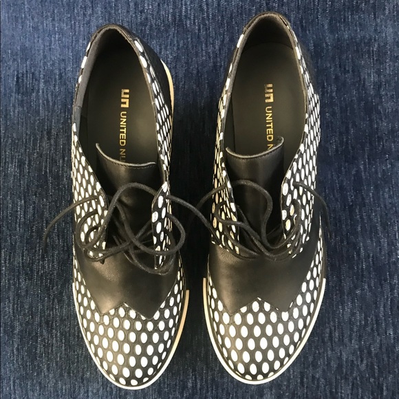 Black and White Color Block Wedges - Picture 3 of 4